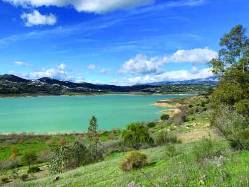Los Romanes: Spectacular Lake Vinuela Views