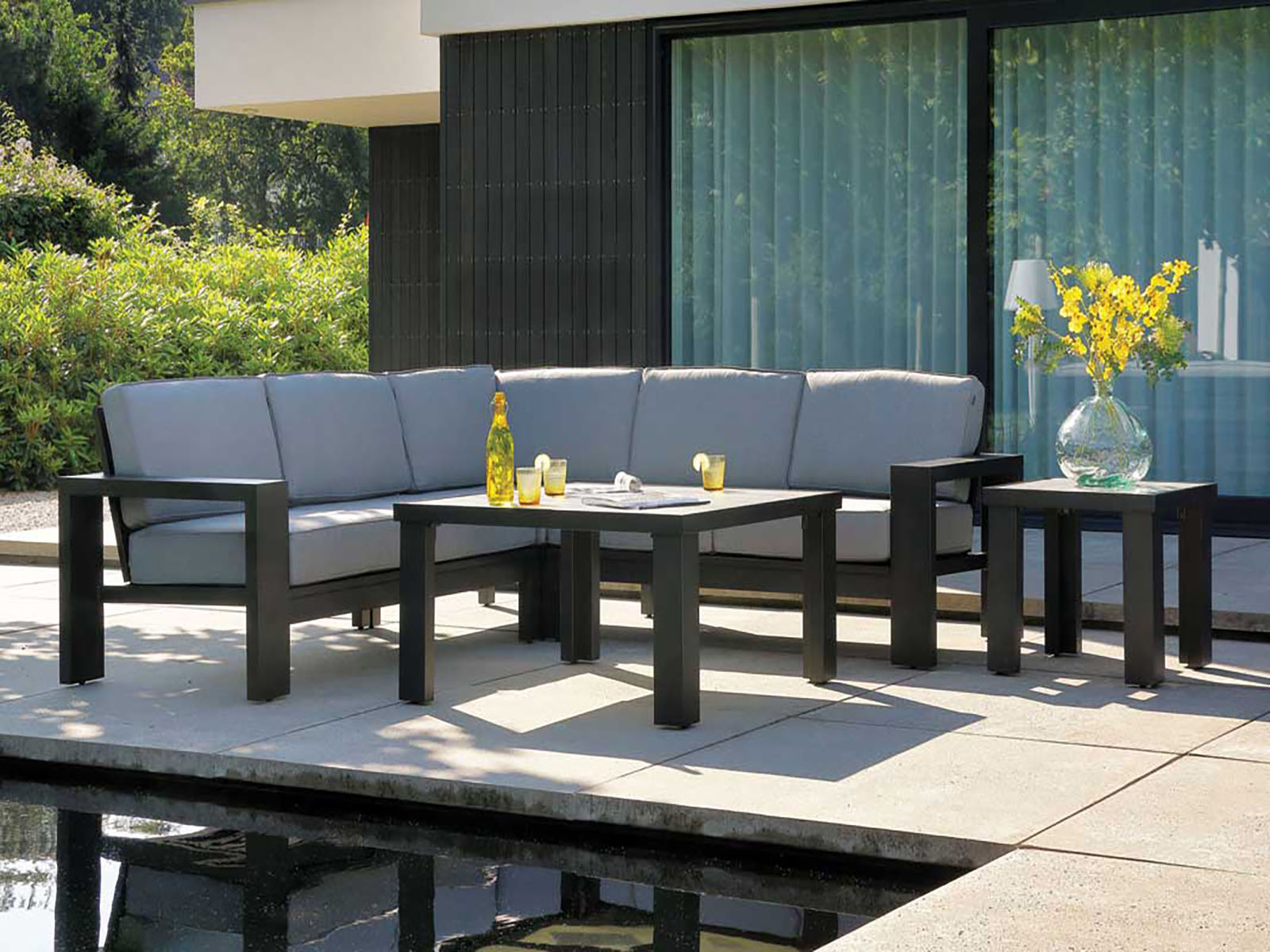 Outdoor Garden Furniture, De Tropen in Torre del Mar, Velez Malaga. Specialists in Garden Furniture and outdoor dining