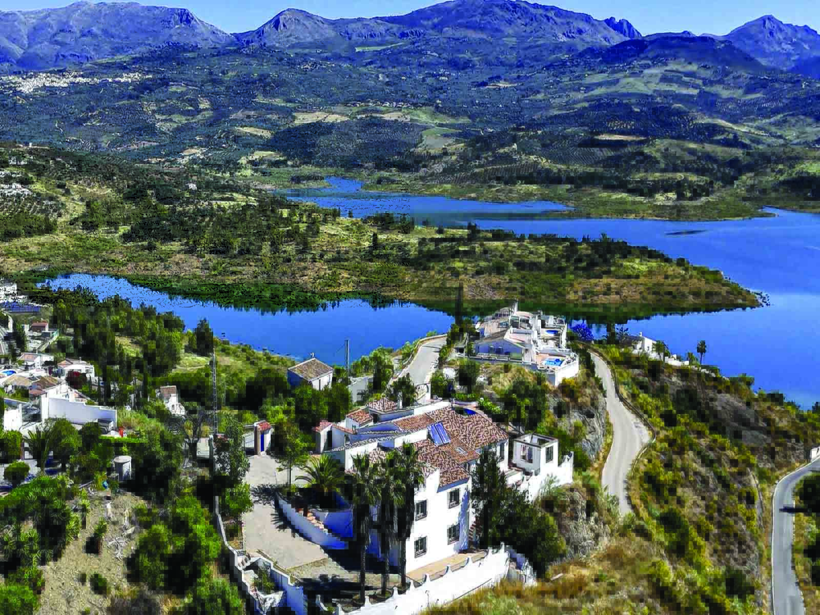 Villa Solutions Real Estate Agency in Puente don Manuel, Properties for Sale near Lake Viñuela and Alcaucin